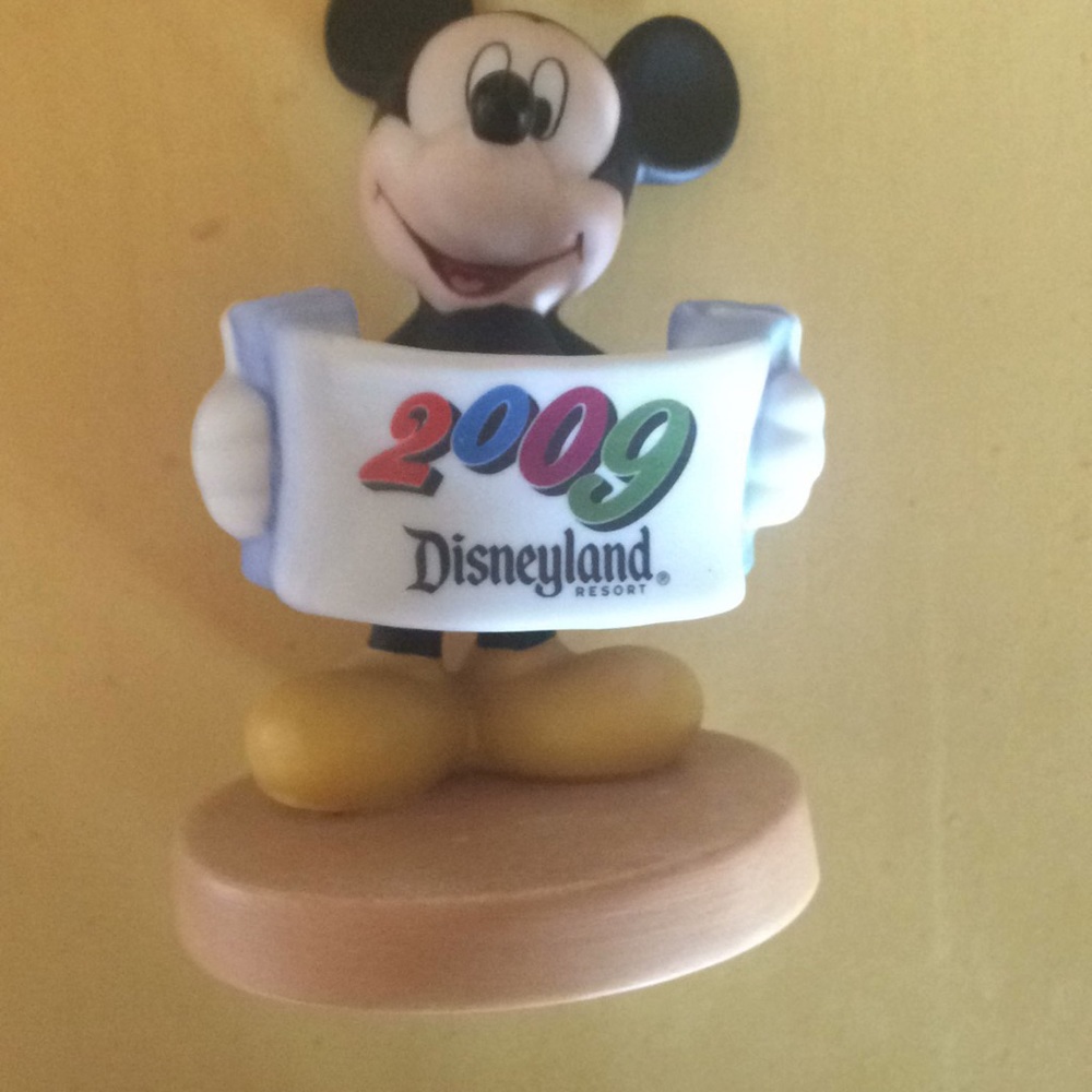 Mickey Mouse 🐭 - Picture 2 of 4